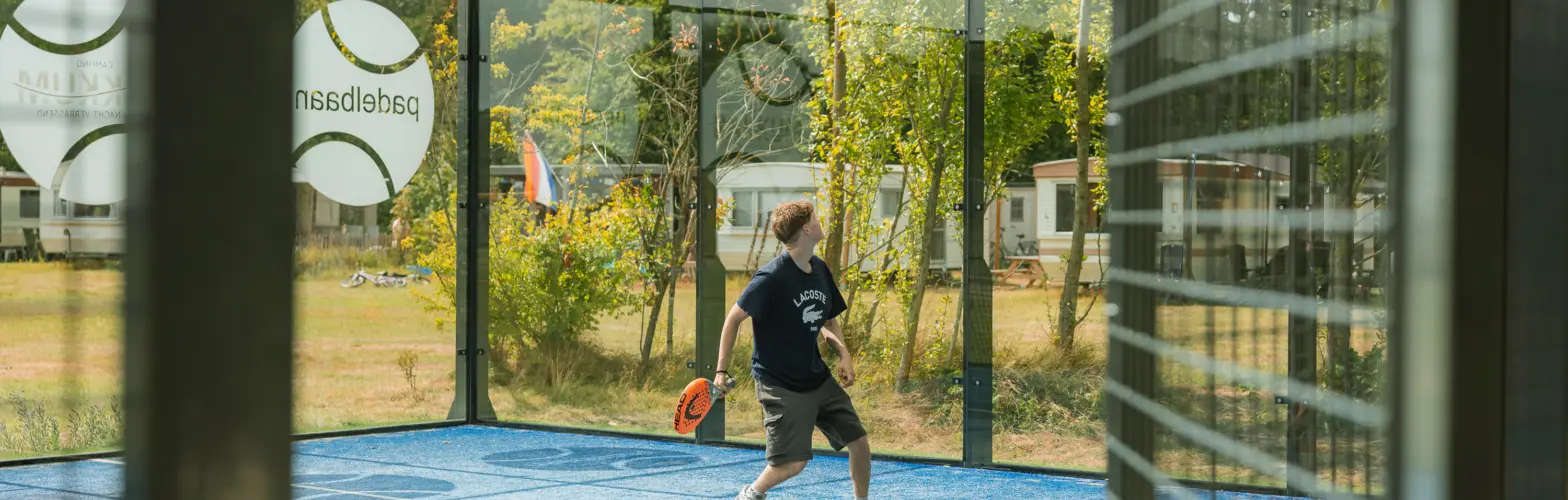 Padel en tennis speel je op bakkum huur de baan voor een uur